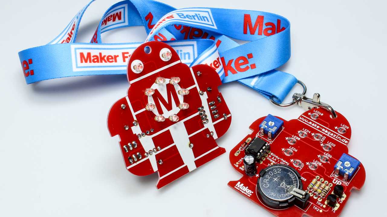 Zwei rote Makey-Platinen