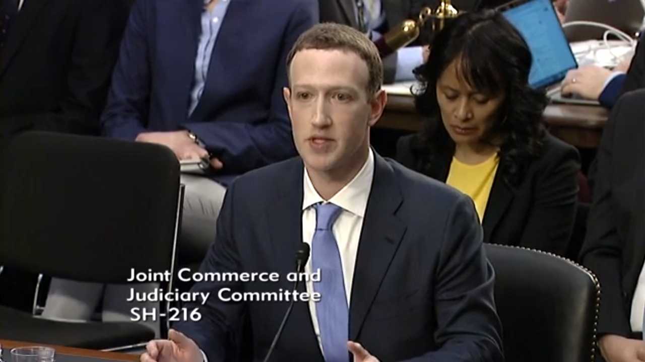 Mark Zuckerberg in Anzug und Krawatte