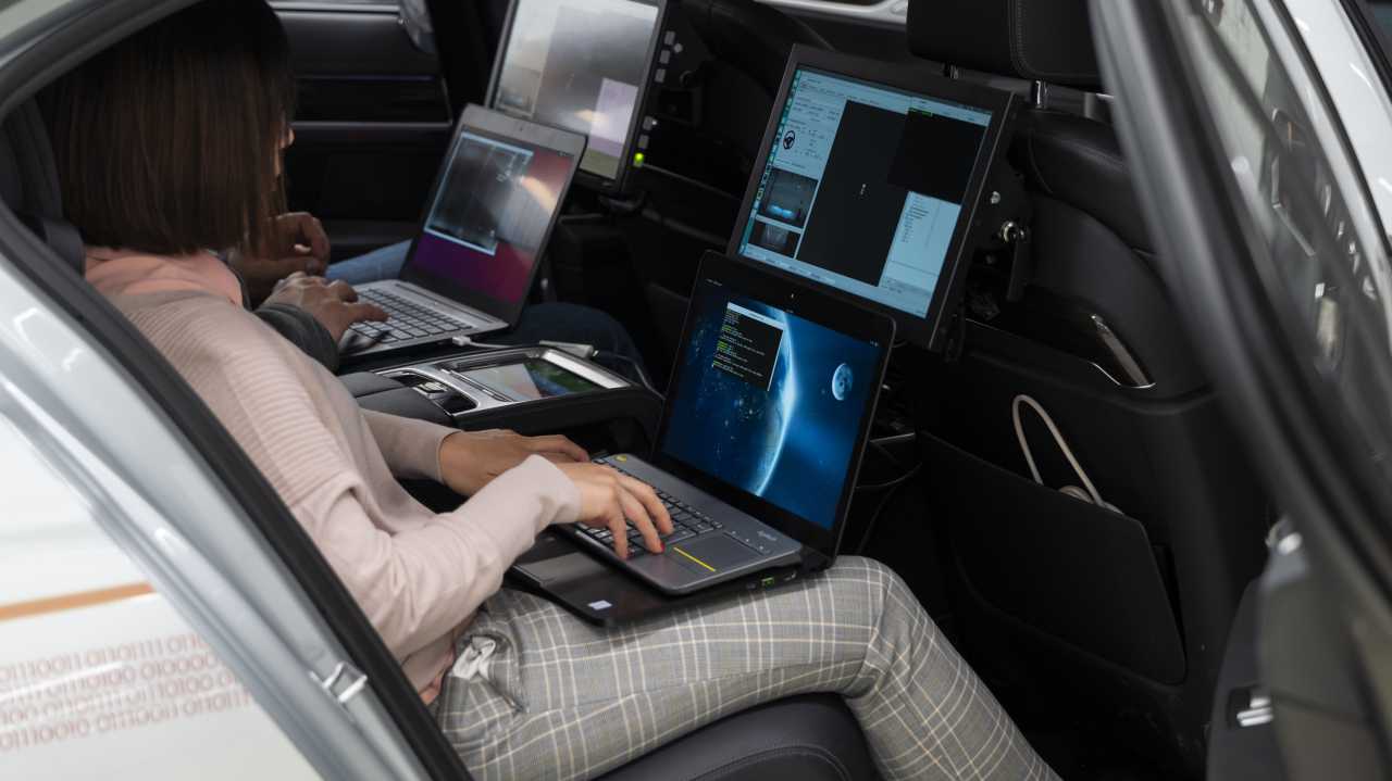 BMW eröffnet Campus für autonomes Fahren