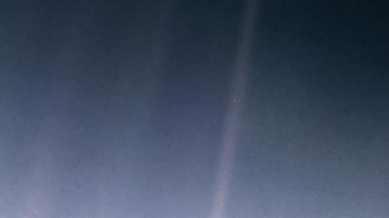Vor 30 Jahren: Voyager 1 fotografierte "Pale Blue Dot" und  "Familienportrait" | heise online