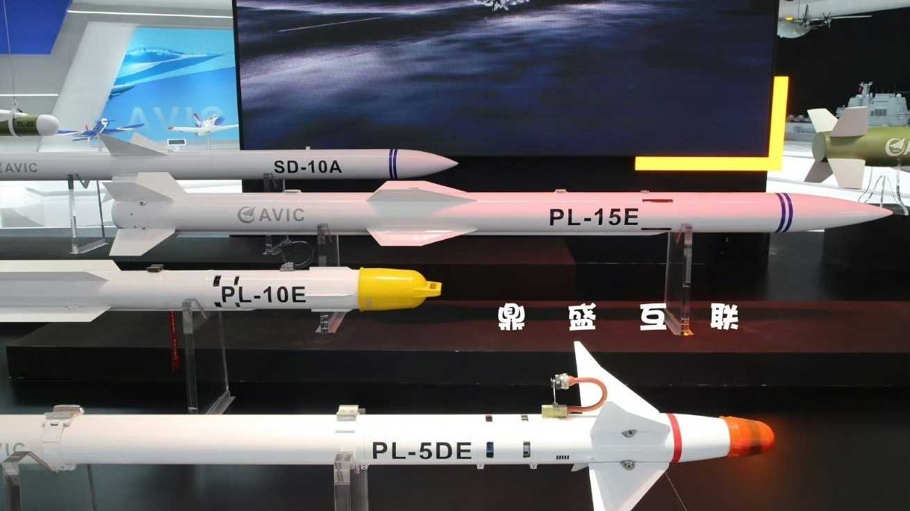 Eine chinesische PL15-E Rakete