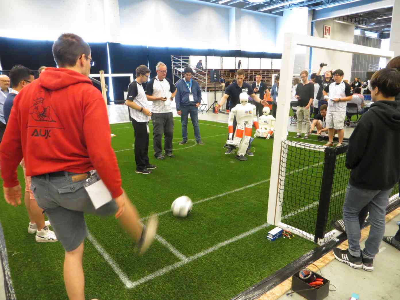 RoboCupWM Neue Regeln braucht der Robotersport heise online