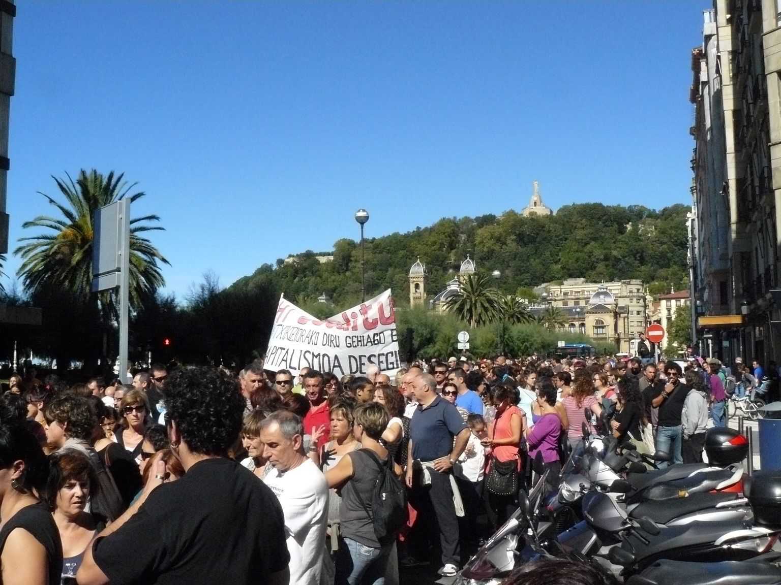 San Sebastian mit Demonstranten verstopft.jpg