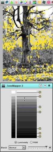 LightZone gestattet die Auswahl und selektive Verschiebung von bis zu 14 Helligkeitszonen. Welche Bildbereiche betroffen sind, wird in der Vorschau gelb markiert.