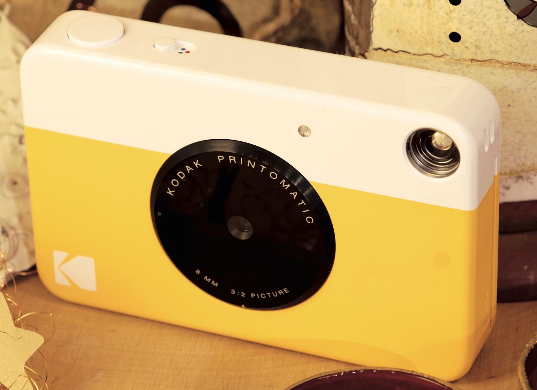 Die Kodak Printomatic lässt sich einfach bedienen und nimmt nicht viel Platz in der Tasche ein.