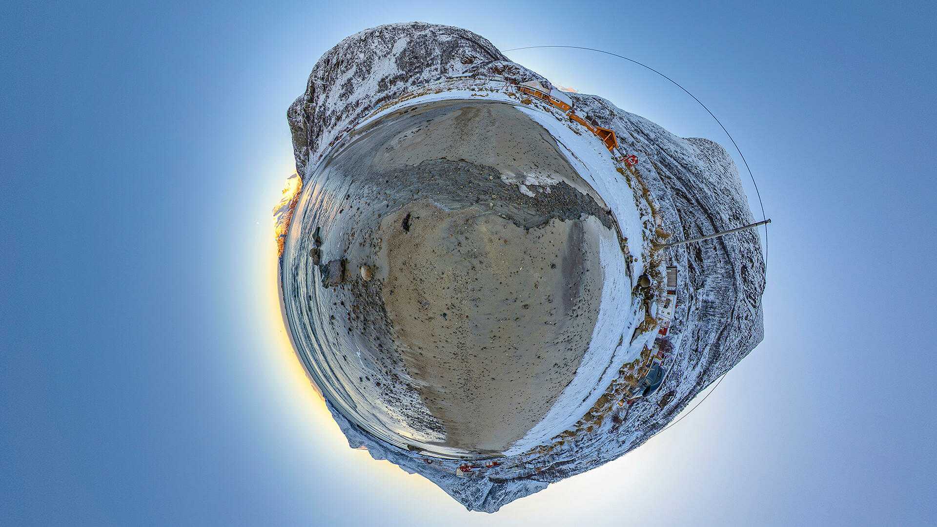 Aus den Aufnahmen für ein 360-Grad-Kugelpanorama entsteht mittels stereografischer Projektion ein solches Little-Planet-Bild. , Alle Bilder: Katja Seidel                                                                                                                     