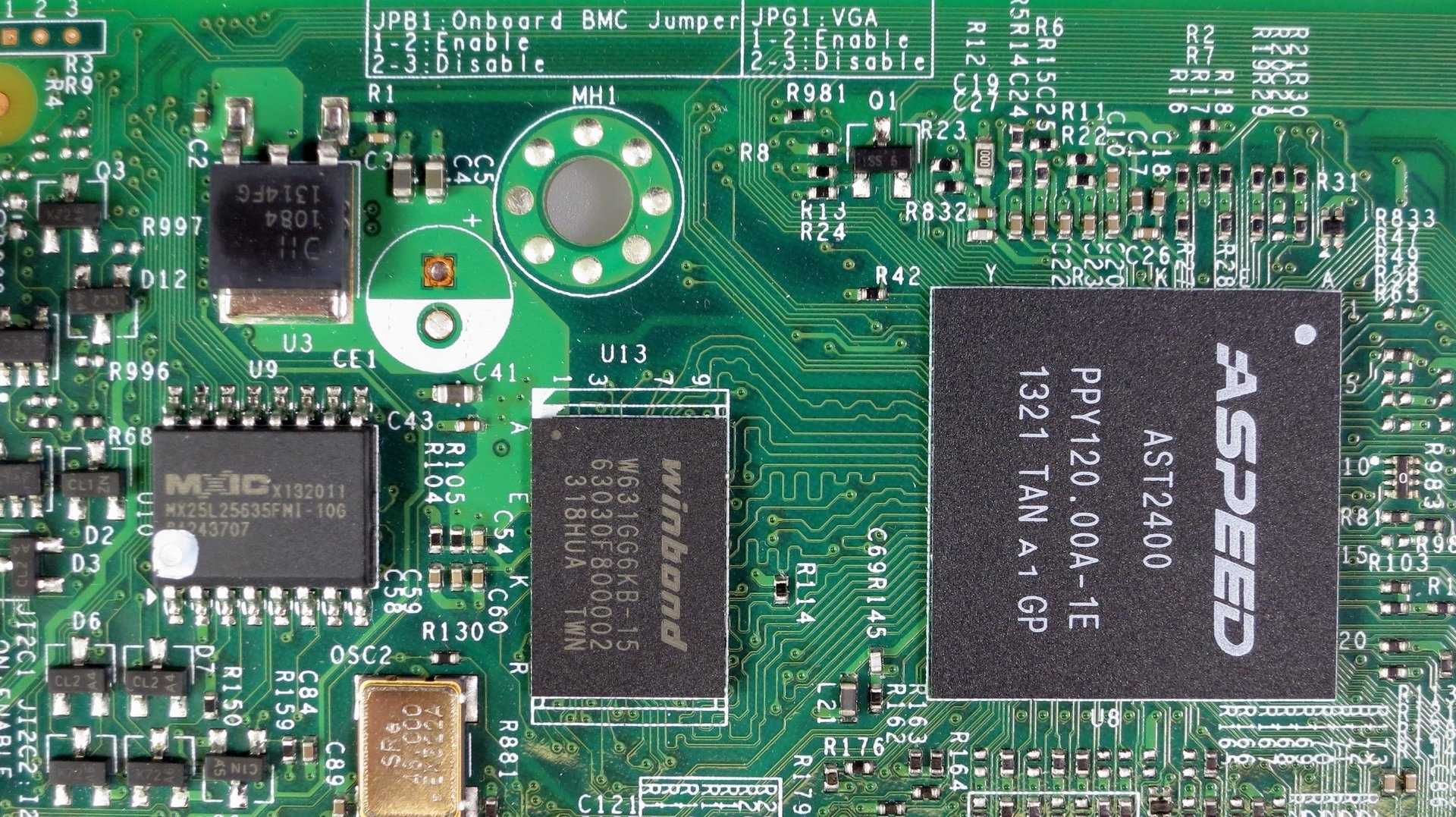Fernwartungschip (BMC) Aspeed AST2400 auf Supermicro-Mainboard