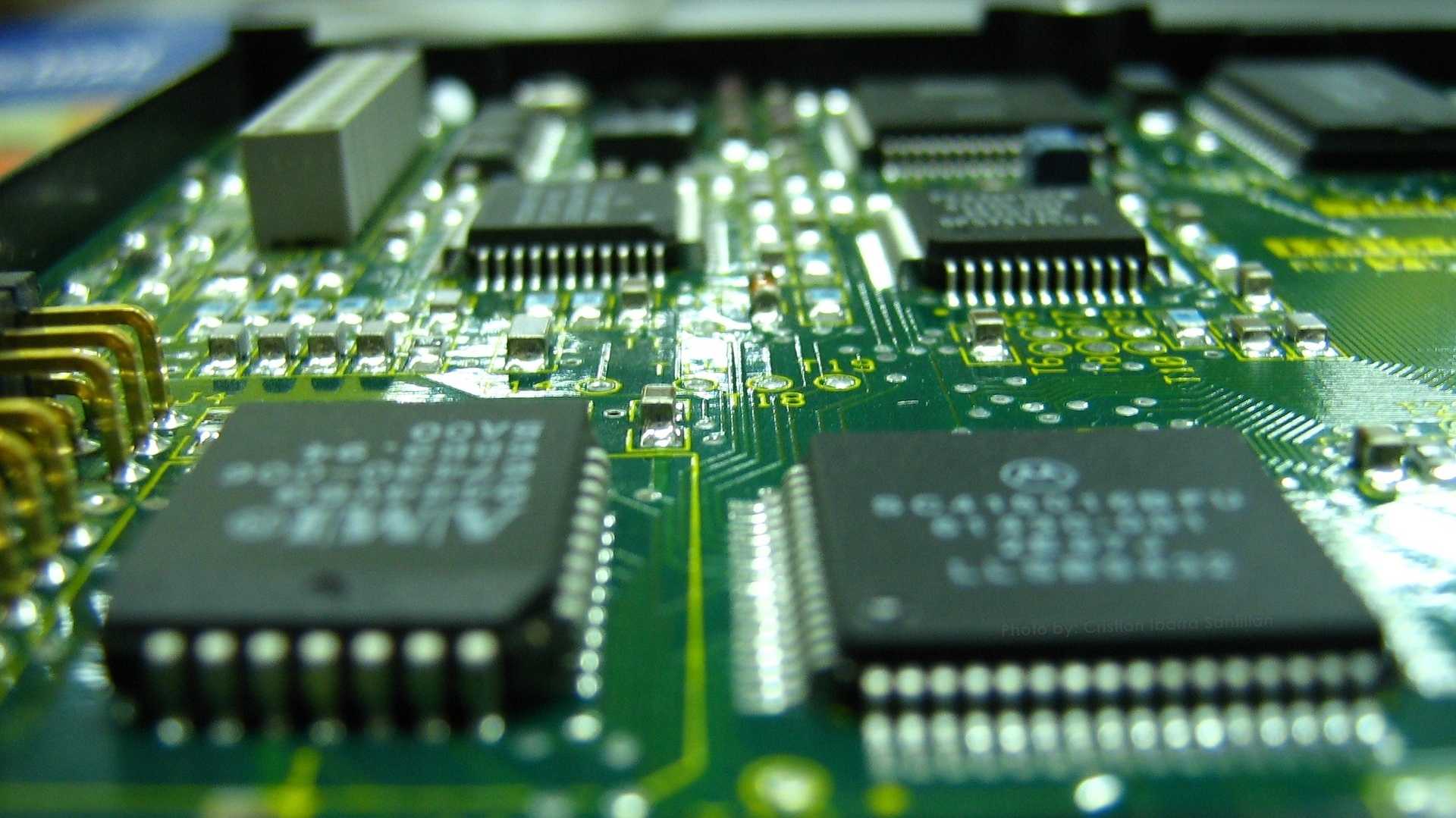 Mit ASML-Technologie lassen sich Chips produzieren.