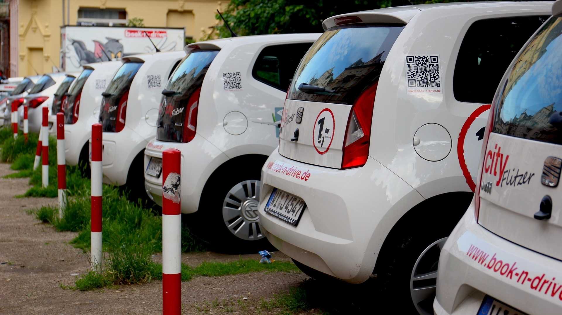 Flotte von Carsharing-Fahrzeugen unterstützt nachhaltige Mobilität in Deutschland