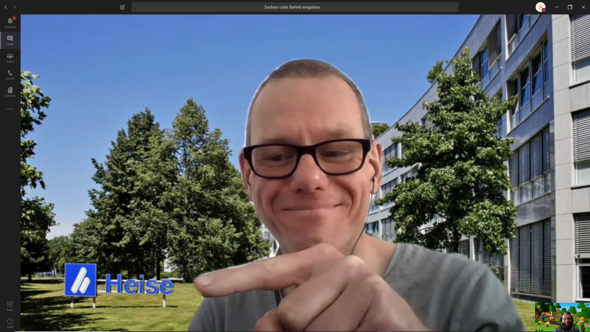 Seit Mitte April blendet Teams variable Hintergründe in Videochats ein -- und mit einem Trick auch eigene Fotos.