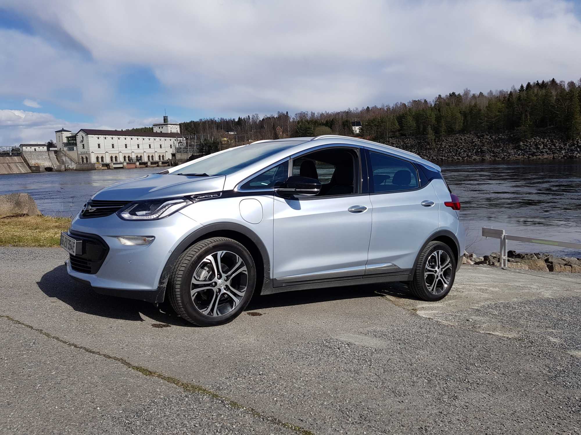 Der Ampera-e kann ab Juni in Deutschland Probe gefahren werden.