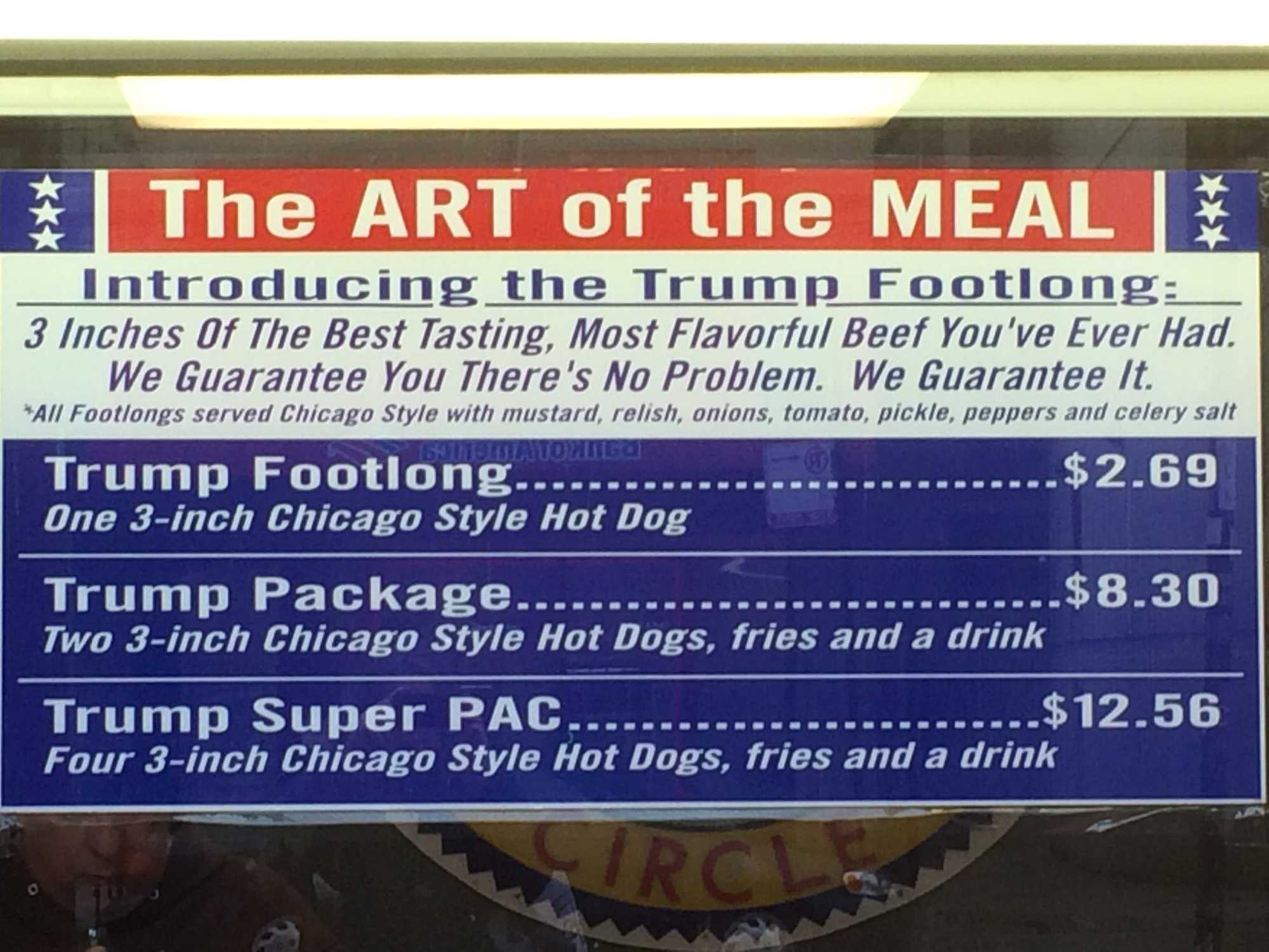 Speisekarte preist "Trump Footlongs" von drei Zoll Länge an