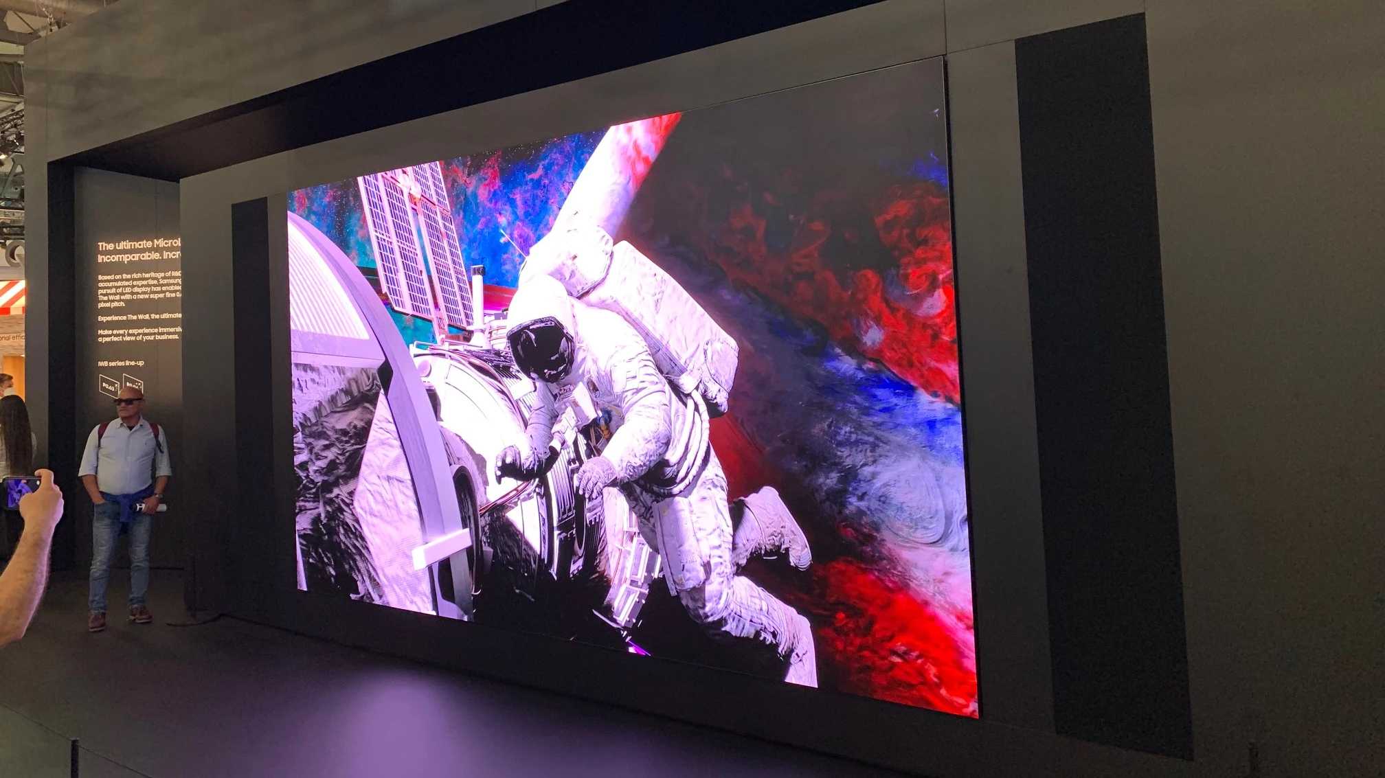 Samsungs Mikro LED Videoleinwände The Wall auf einer Messe