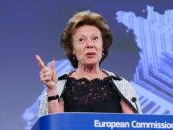 EU-Kommissarin Neelie Kroes will die Abschaffung der Roaming-Gebühren bis zum Jahresende abgeschlossen haben.