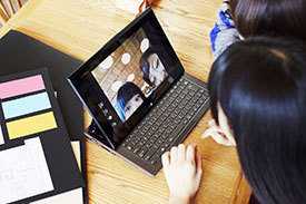 Thailändische Schüler sollen mit Microsofts kostenlosem Bildungsprogramm ihre IT-Kenntnisse für den Beruf aufbessern.