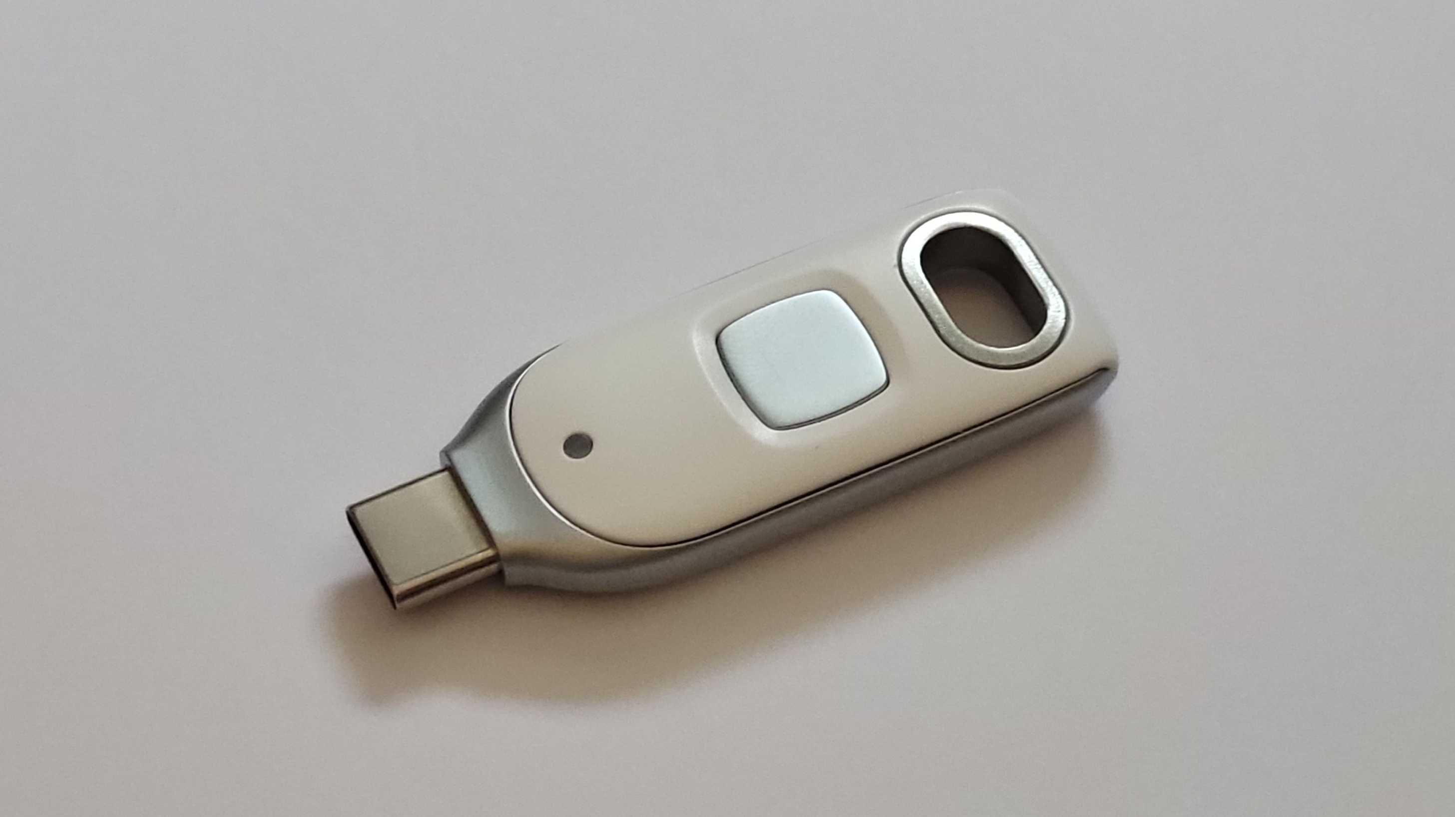 Foto eines Google Titan-Sicherheitsschlüssels