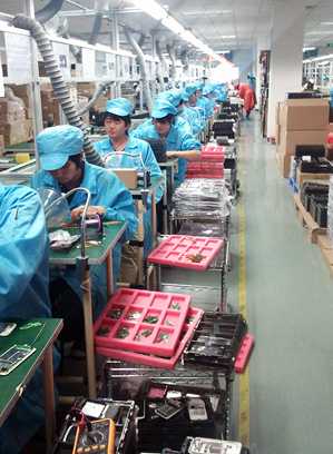 Smartphone-Produktion in der Fabrik von Guo Wei Global Electronics, Shenzhen.