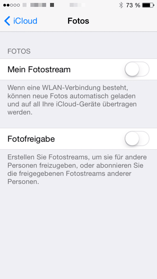Wer nicht möchte, dass Fotos automatisch bei Apples Speicherdienst landen, muss diese beiden Schalter in den iCloud-Einstellungen deaktiviert lassen.