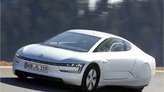 Das sparsamste Auto der Welt: Der VW XL1 soll im Schnitt nur 0,9 Liter pro 100 Kilometer verbrauchen.
