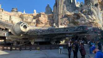 Ein Besuch im Star-Wars-Themenbereich „Galaxy’s Edge“ in Disneyland