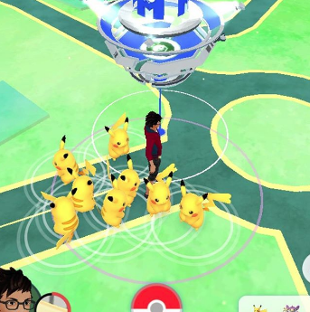 Viele Pikachu beim ersten Pokémin Go Community Day
