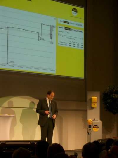 Martin Vesper (Yello Strom) zeigt Stromzähler-Software