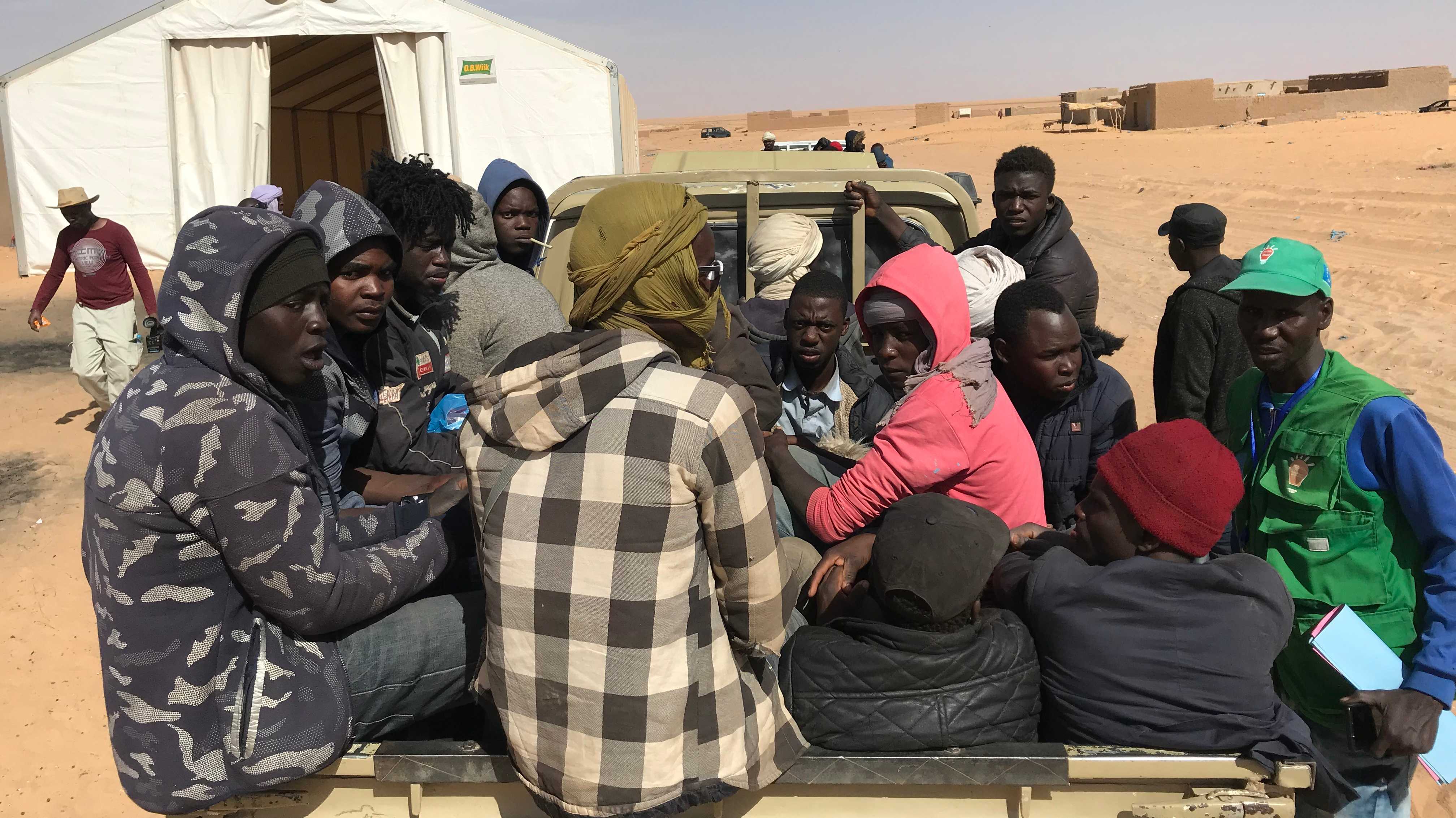 Migranten in Niger, die in Algerien gewaltsam festgenommen, zur nigerianischen Grenze transportiert und ohne Unterstützung in der Sahara zurückgelassen wurden, Februar 2019