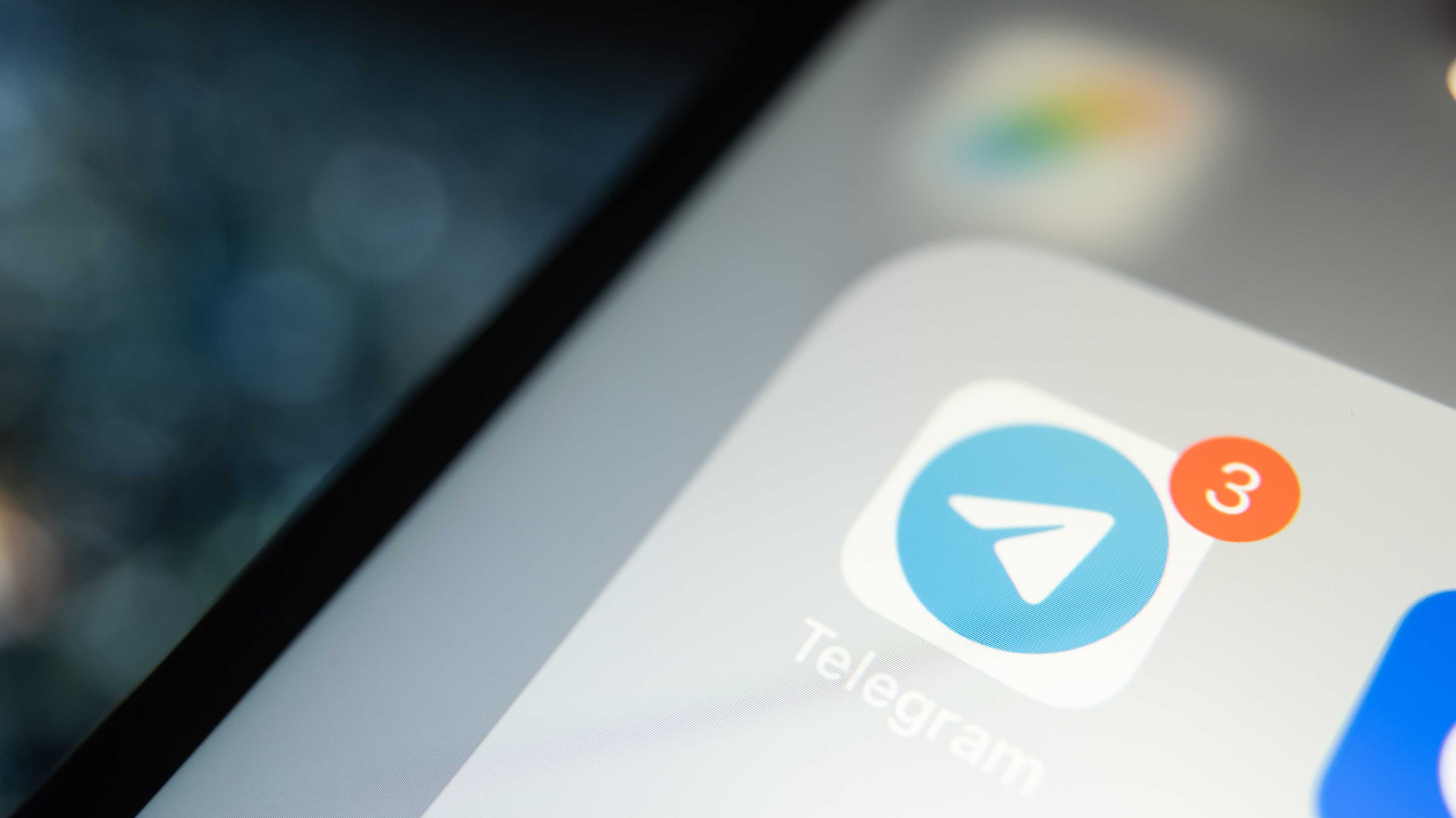 Telegram-Icon auf Smartphone-Bildschirm