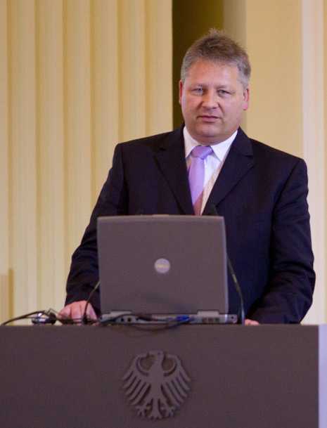 Dr. Bruno Kahl während seiner Tätigkeit für das Bundesfinanzministerium