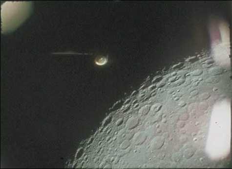 Vermeintliches UFO, das die Besatzung von Apollo 16 filmte.