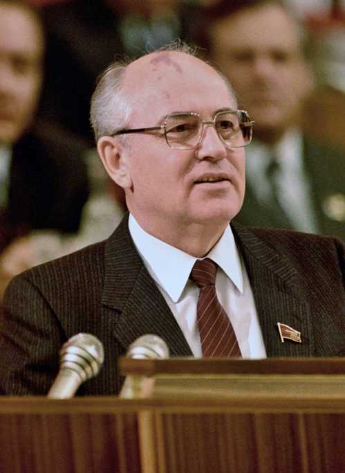 Gorbatschow an Rednerpult