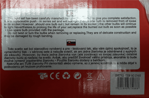 Verpackung der verbotenen Lichterkette mit GS- und CE-Zeichen. Das CE-Zeichen dürfte nicht angebracht sein und auch die Prüfung für das GS-Zeichen ist unwahrscheinlich. Die erteilende Stelle des GS-Zeichens ist leider nicht erkennbar.