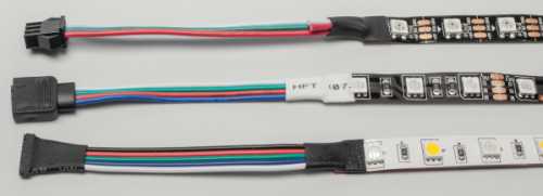 Digital angesteuerte RGB-LED-Streifen (oben) benötigen 5 Volt und nur drei Adern; RGB- und RGBW-LED-Streifen mit separaten Katoden haben vier oder fünf Litzen.