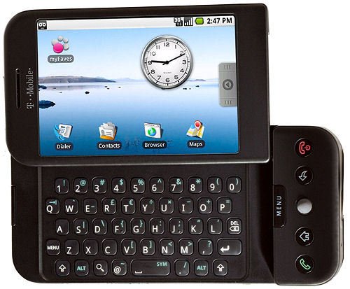 Das G1 wird mittels Touchscreen oder der ausziehbaren Tastatur bedient.