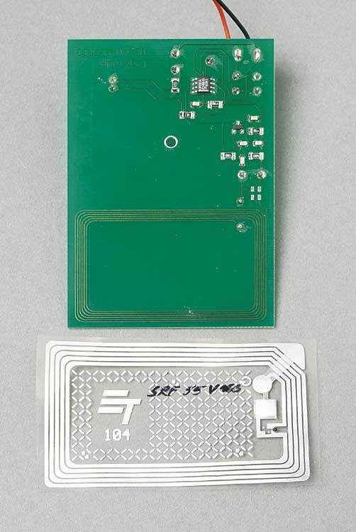 Raumgreifendes Element auf Detektor und RFID-Etikett ist die als Leiterbahn ausgeführte Schwingkreisspule.