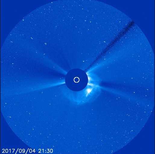 Im Koronagrafen ist der Ausbruch auf der Sonne sichtbar, der die Erde in der kommenden Nacht erreichen wird.