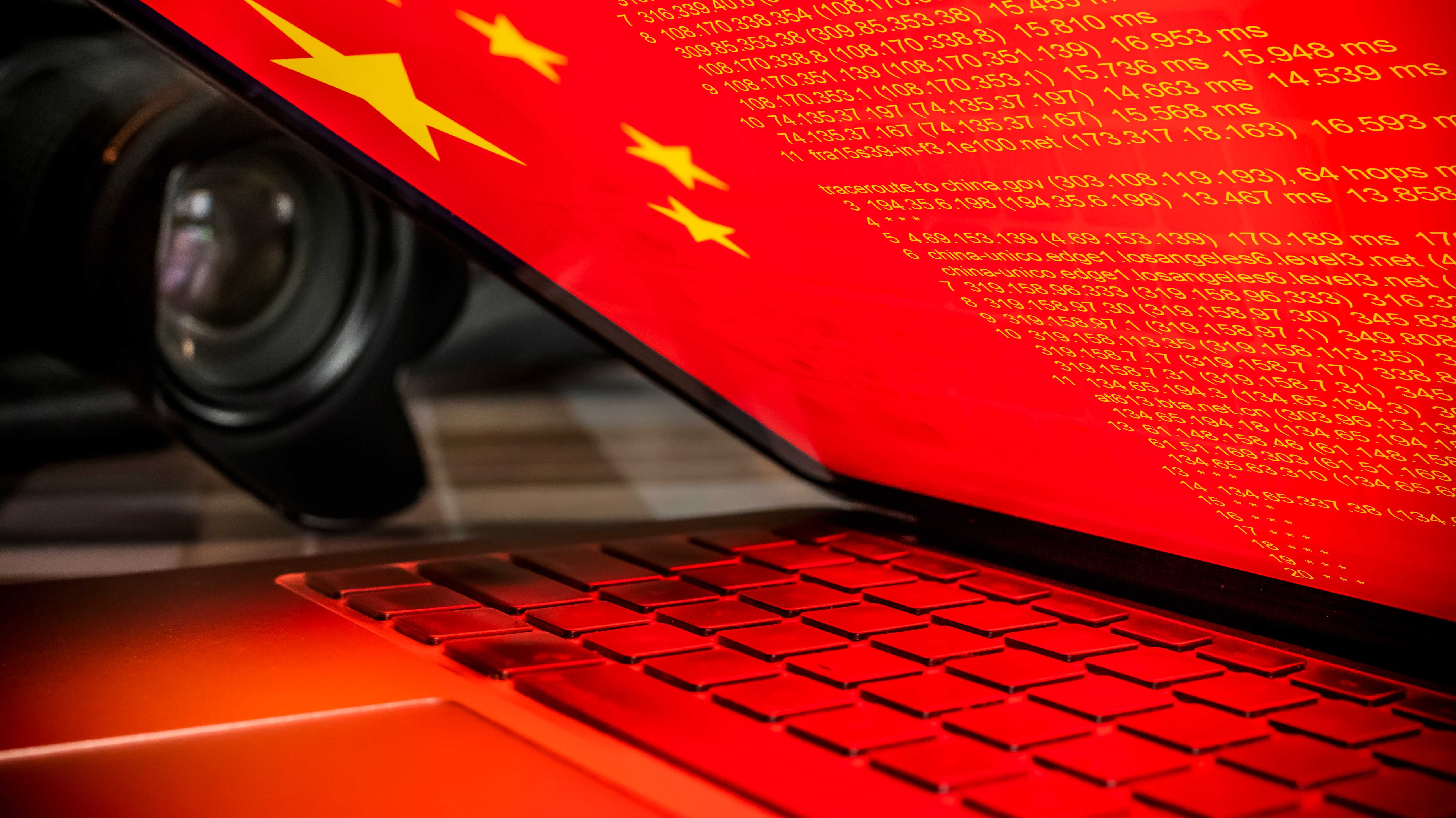 Chinesische Flagge auf Laptop-Display