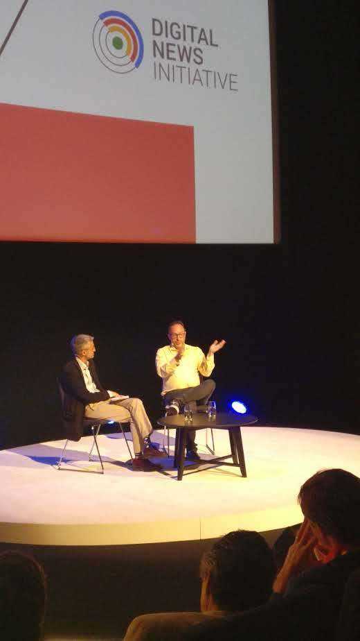 Jimmy Wales stellte bei der Veranstaltung in Amsterdam sein Projekt Wikitribune vor.
