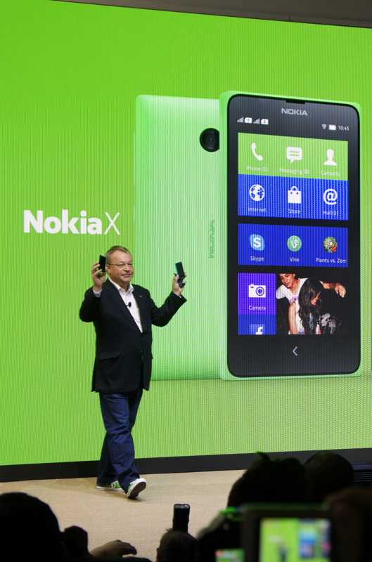 Der Microsoft-Mitarbeiter Stephen Elop präsentierte die neue Nokia-X-Serie auf dem Mobile World Congress.