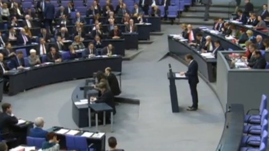 Bundestag führt Pkw-Maut in Deutschland ein