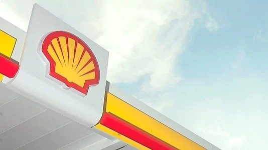 Elektroautos: Shell rüstet erste Tankstellen mit Ladesäulen aus