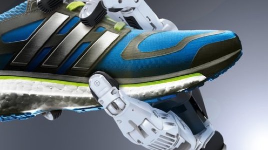 Produktionsroboter direkt in den Läden: Adidas will schneller werden