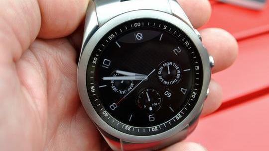 LG Watch Urbane: Smartwatch mit LTE und WebOS ausprobiert