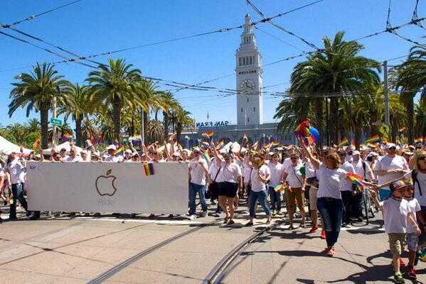 Apple-Mitarbeiter bei der Pride Parade in San Francisco.