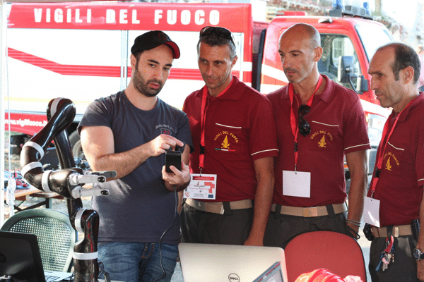 Feuerwehrleute in Pisa testen das UGV.