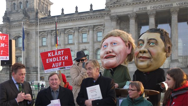 Protest gegen BND vor dem Reichstag