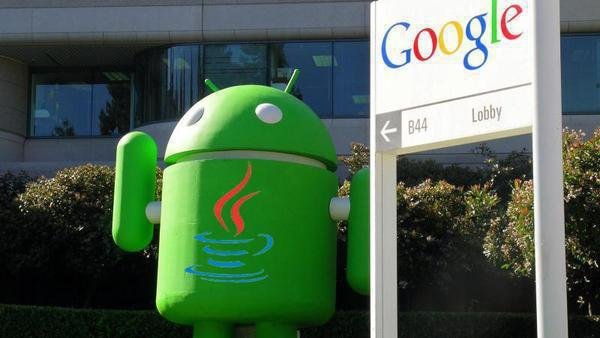Google-Zentrale mit Android-Bot