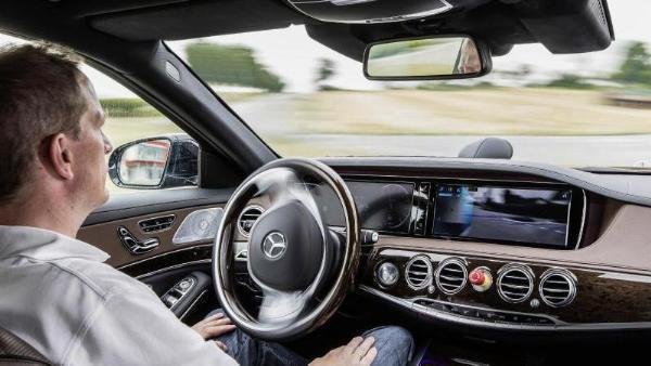 Mann in Auto