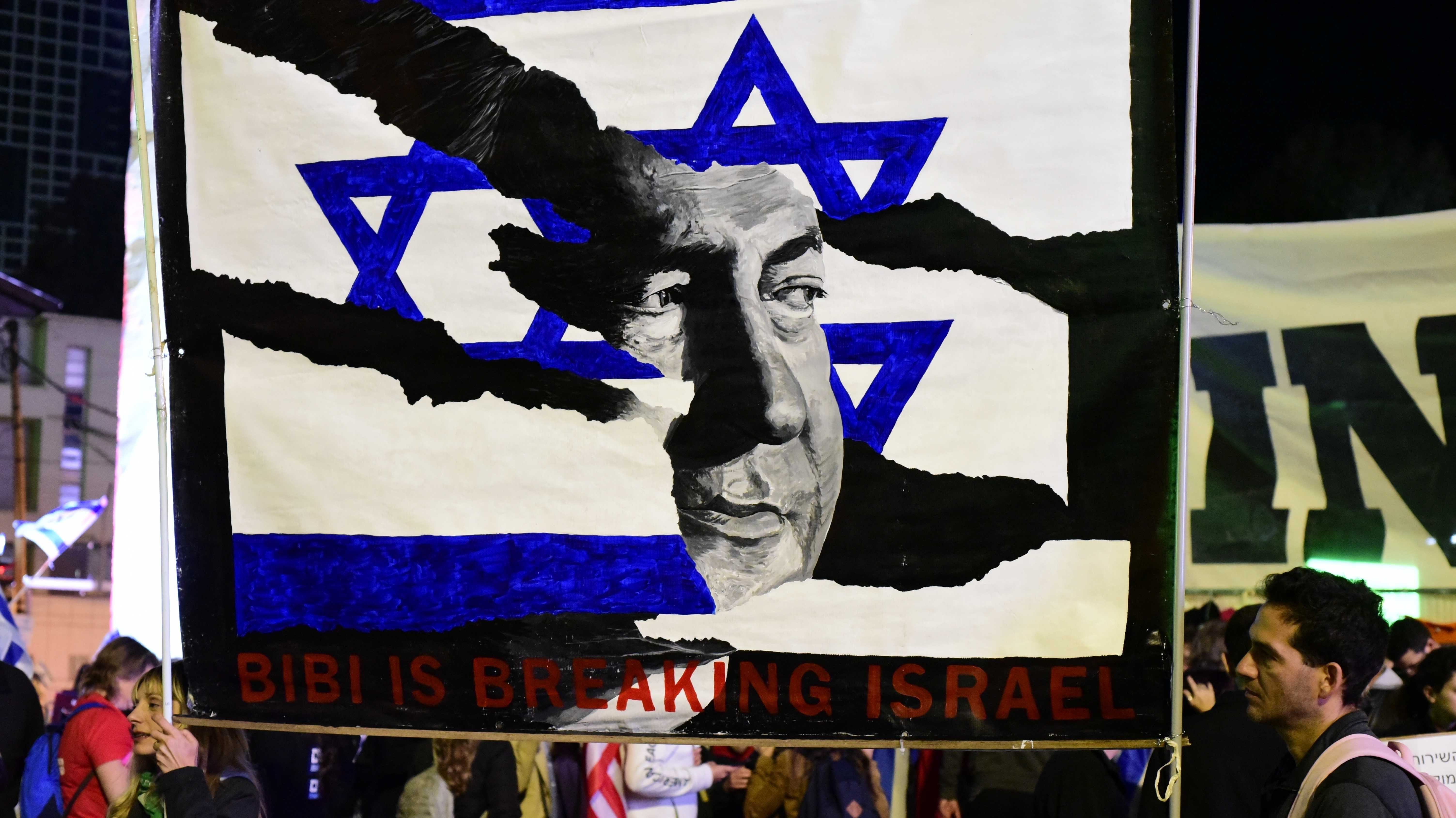 Israelis protestieren gegen antidemokratischen Methoden Netanjahus in Tel Aviv