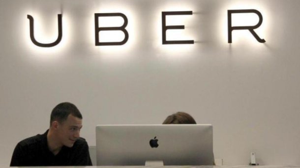 Der Fahrdienst-Vermittler Uber baut sein Angebot in Berlin mit dem Chauffeur-Service UberX aus